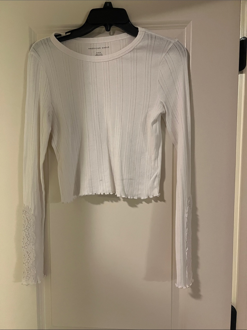 American Eagle Outfitters White Ribbed Lace-Trim Long Sleeve Crop